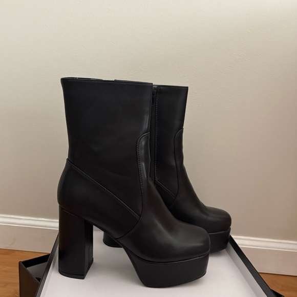 LAMODA Black Platform Ankle Boots - Picture 3 of 5